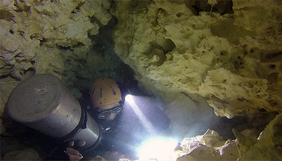diver_two Cave diving